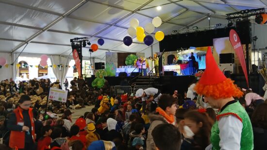 La Plaza Nueva acoge la entrega de premios de Carnavales a los alumnos y alumnas de Bilbao