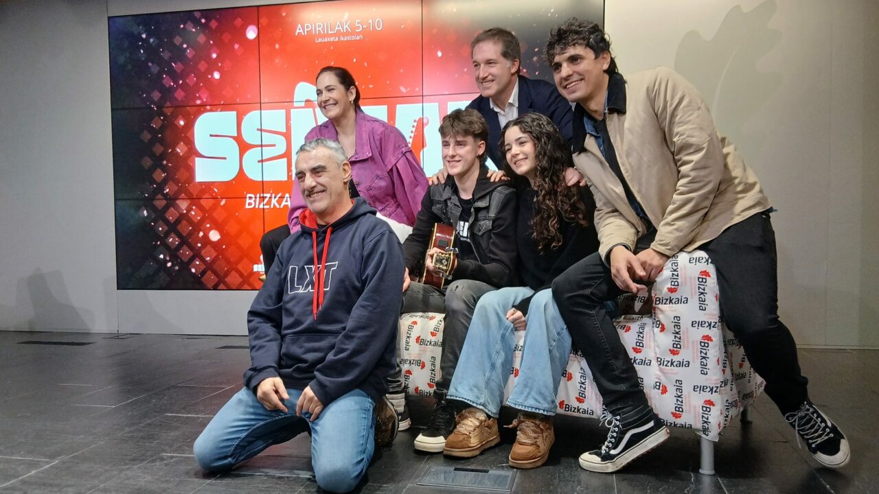 La Diputación presenta junto a Alex Sardui la nueva edición de Señeak Bizkaia Rock Kanpusa
