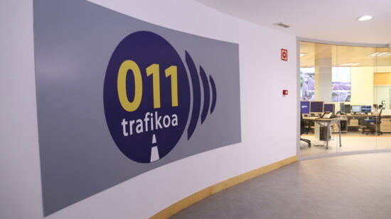 Multa de 80 euros por no usar la baliza V16: la Ertzaintza empieza a sancionar desde esta semana