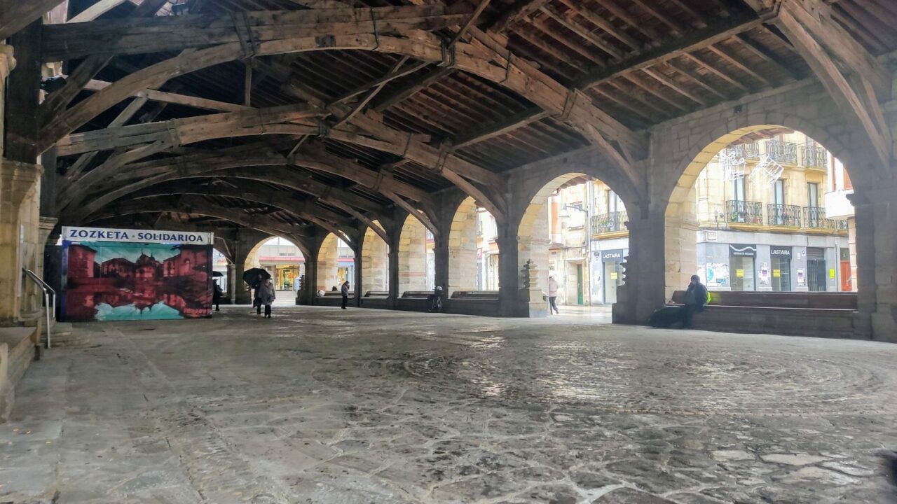 Este es el pórtico de madera más grande de Europa y está en Bizkaia