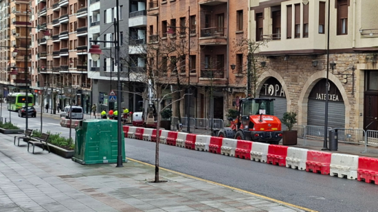 Las paradas de autobús que se unifican desde hoy por obras en la red de agua en Galdakao