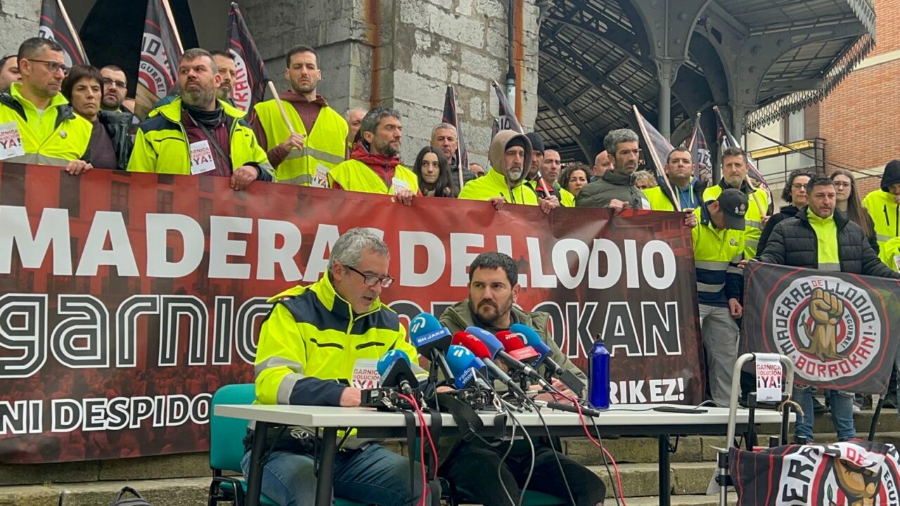El comité de empresa de Maderas de Llodio exige la readmisión de los trabajadores despedidos