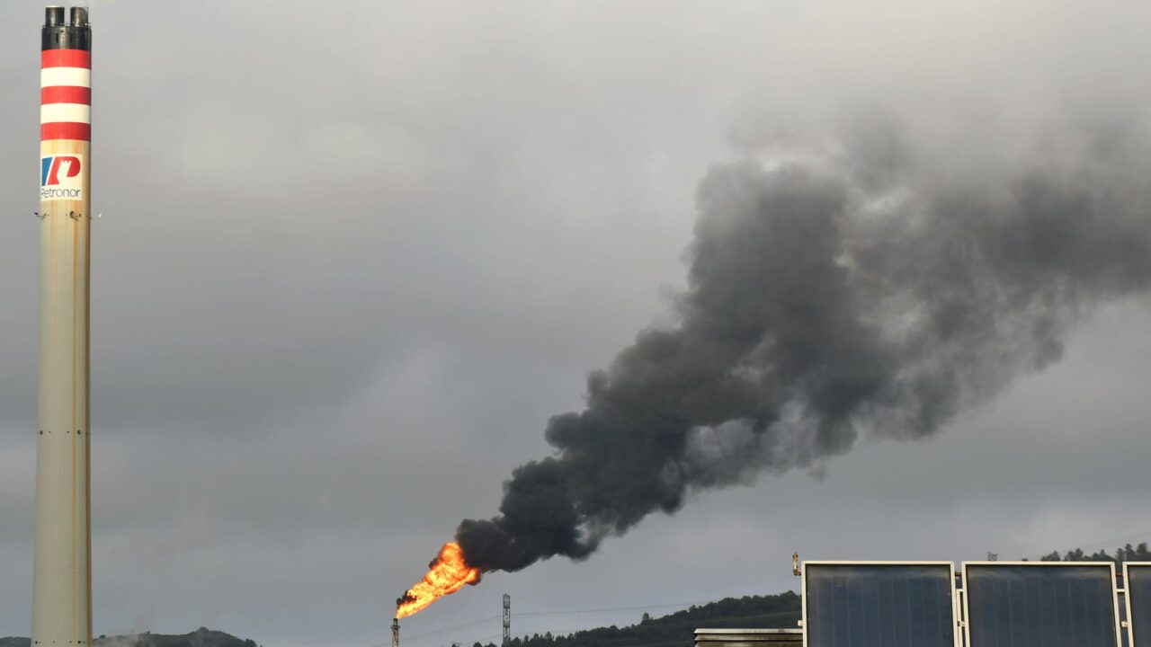 Parada total en Petronor por una avería en la subestación eléctrica