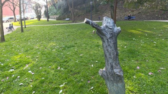 Búho desaparecido: arrancan a la fuerza otra escultura de bronce en un parque histórico de Portugalete