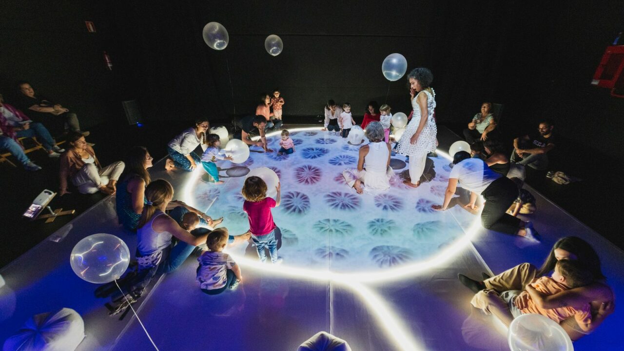 Mimesis, la obra teatral que va dirigida a bebés, llega a Galdakao