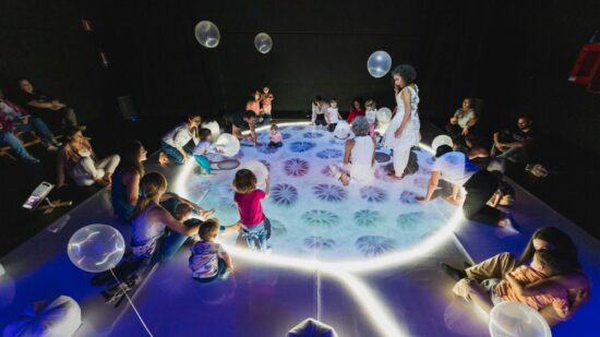 Mimesis, la obra teatral que va dirigida a bebés, llega a Galdakao