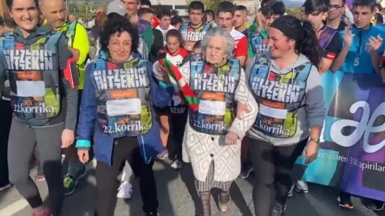 Fallece Dolores, la querida amama de Loiu que corrió la Korrika con 96 años
