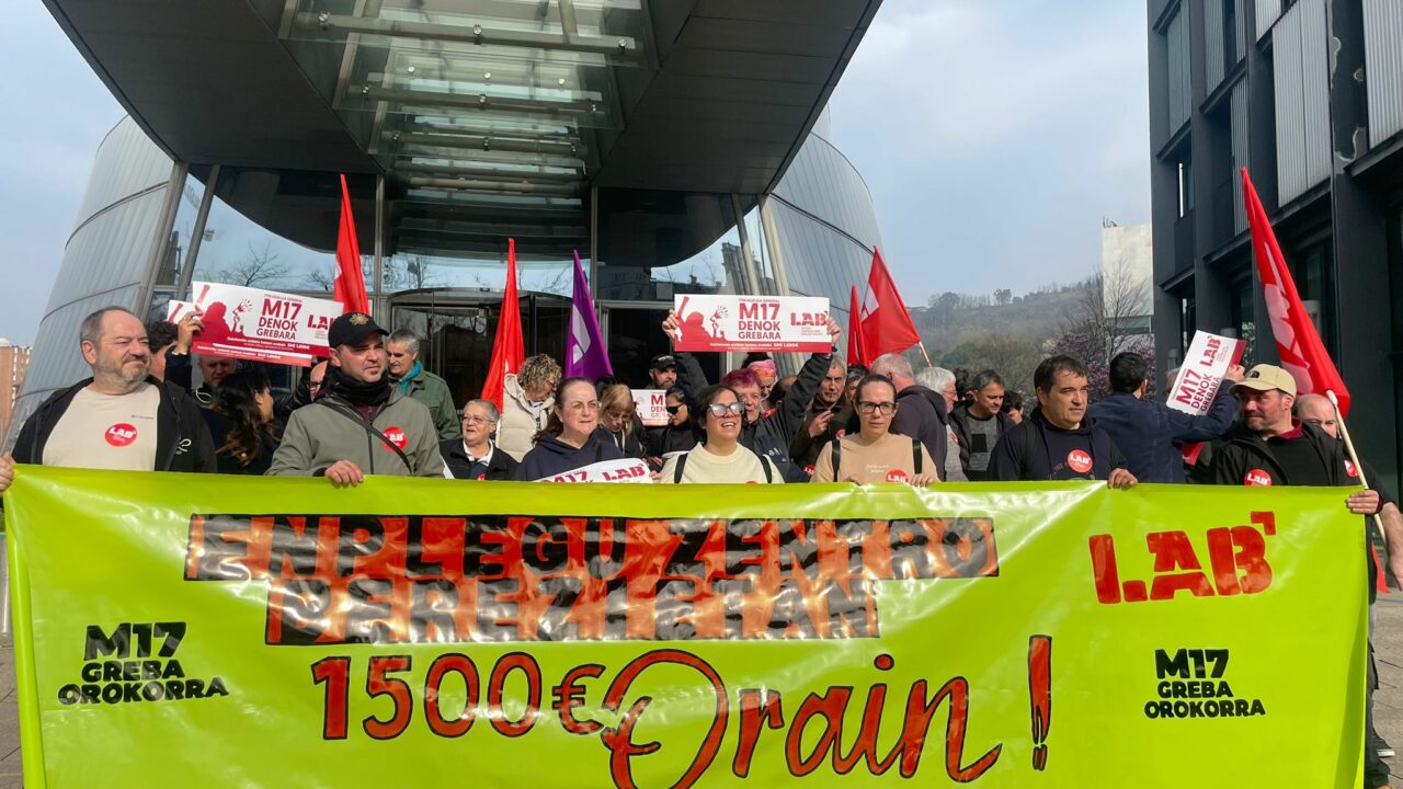 Centros Especiales de Empleo se concentran para denunciar la negativa de Confebask a abrir una mesa intersectorial