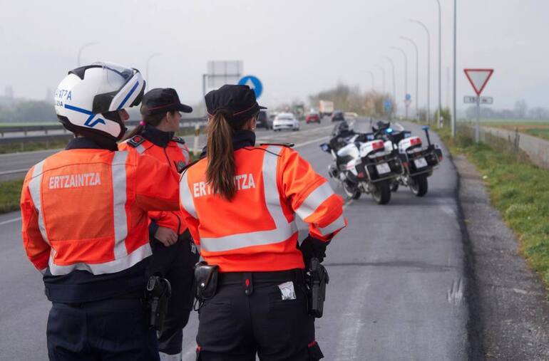 Ertzaintza y Policías locales intensifican los controles de velocidad en la carreteras vascas del 2 al 8 de marzo