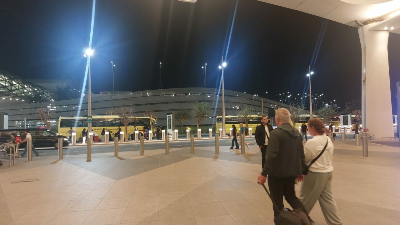 Bilbaínos atrapados en Abu Dhabi por los ataques a Oriente Próximo: «Se oyen explosiones cerca»