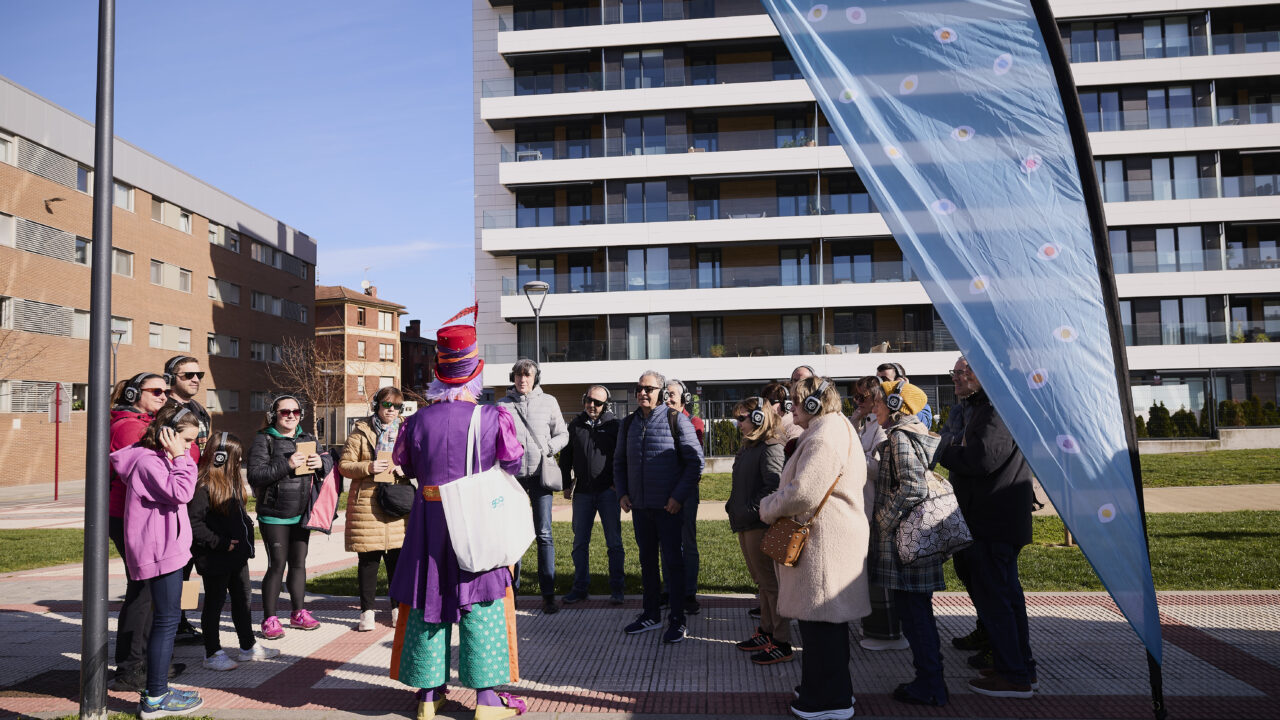 Más de 200 personas redescubren la ría en la Ruta 500 de Leioa