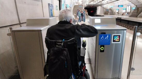 Sensores, señalética y espacios adaptados: Fekoor propone cambios en Euskotren para mejorar la accesibilidad
