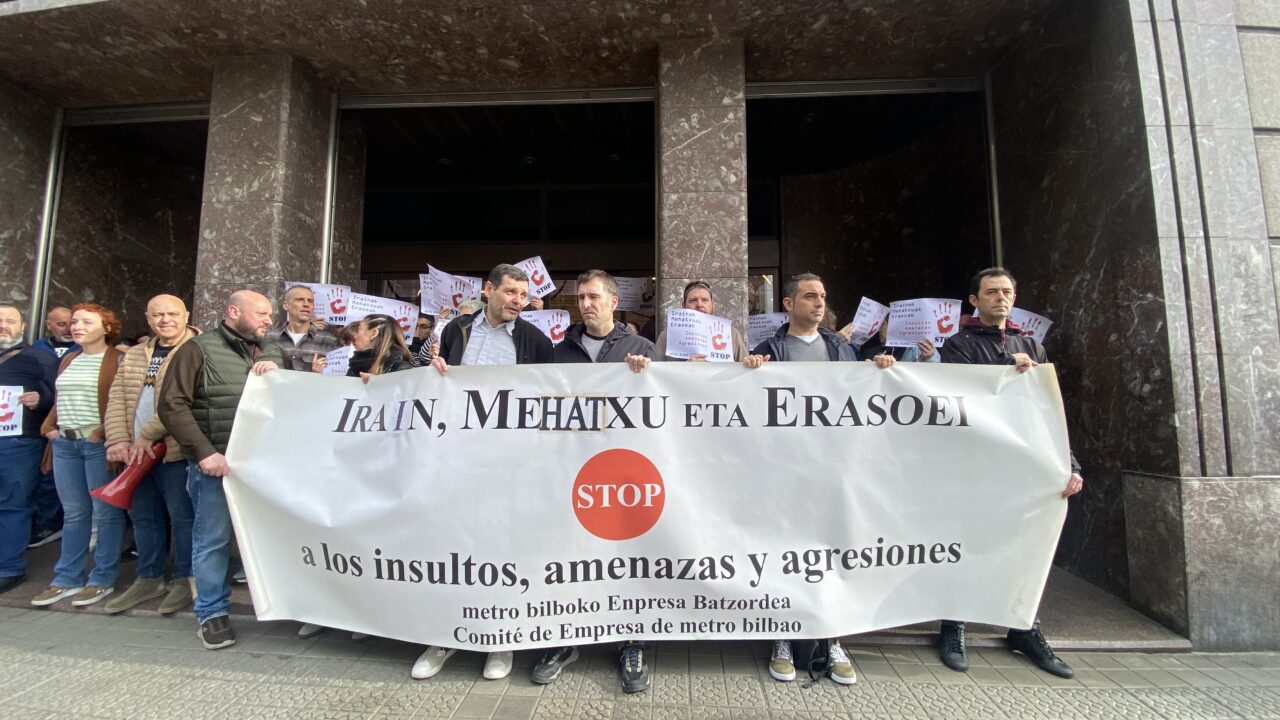 La plantilla de Metro Bilbao se concentra para denunciar las últimas agresiones sufridas