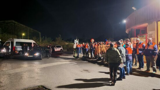 Piquetes en Trapagaran para iniciar el paro de 24 horas en Tubos Reunidos