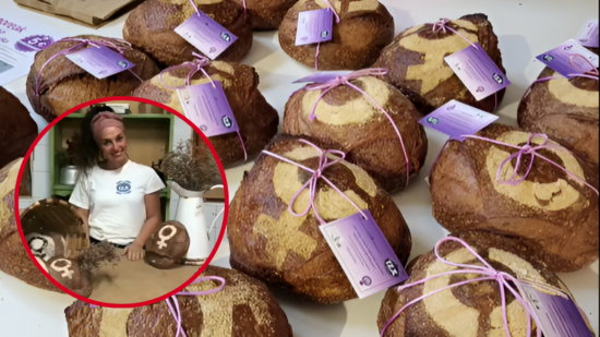 Aida y sus panes morados por el 8M: «El dinero lo donamos a una organización que ayude a mujeres»