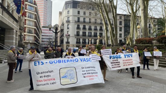 Los vecinos de Usansolo reivindican que no se retire la estación de tren: «Somos los más perjudicados en la línea 5»