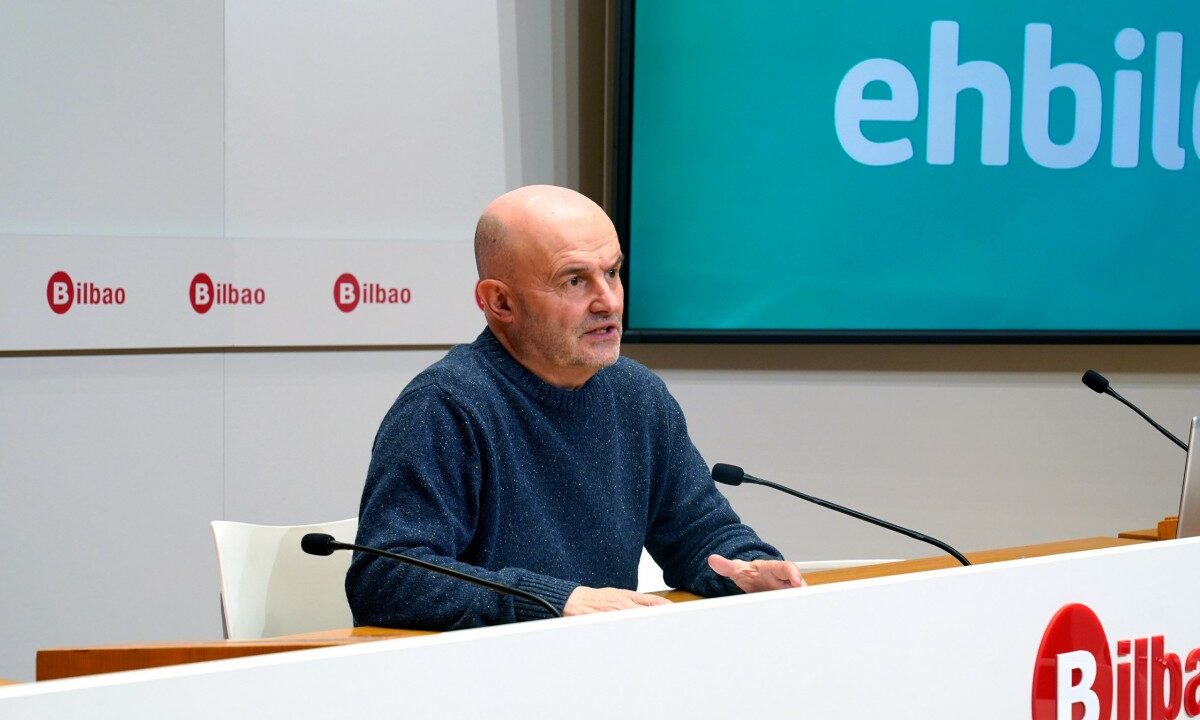 EH Bildu y artistas callejeros colaboran con el fin de llevar la cultura al espacio público