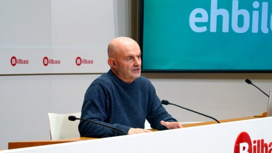 EH Bildu y artistas callejeros colaboran con el fin de llevar la cultura al espacio público