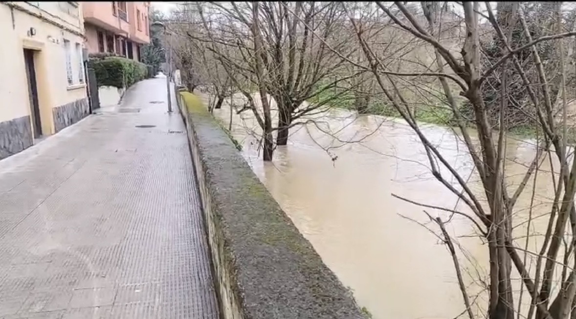 Nueva inundación en Getxo: vecinos de Larrañazubi alertan del riesgo del río Gobela tras intensas lluvias