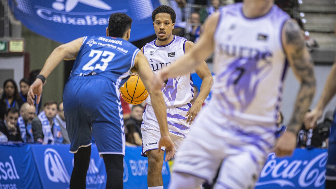 El Surne Bilbao muere en la orilla ante San Pablo Burgos