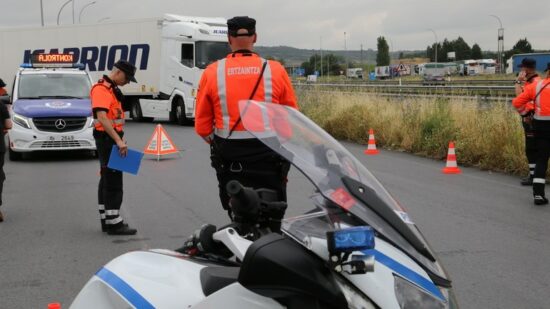 Multas de 200 euros y pérdida de puntos: la Ertzaintza inicia una campaña especial para controlar el cinturón de seguridad