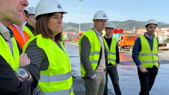 El puerto de Bermeo dispara el tráfico de mercancías un 24% y refuerza su papel como motor económico de Busturialdea