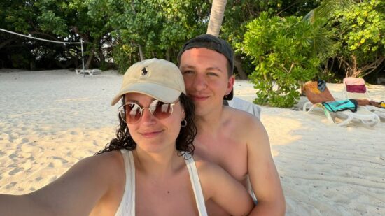 «Es imposible volver, no hay vuelos»: Sofía y Oihan atrapados por la guerra en Maldivas