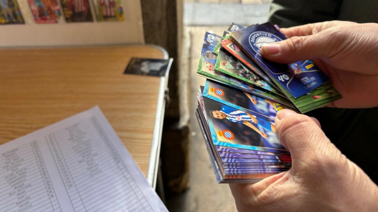 Un plan que une a familias y vecinos en Zalla: llegan las quedadas para intercambiar cromos en Enkarterri