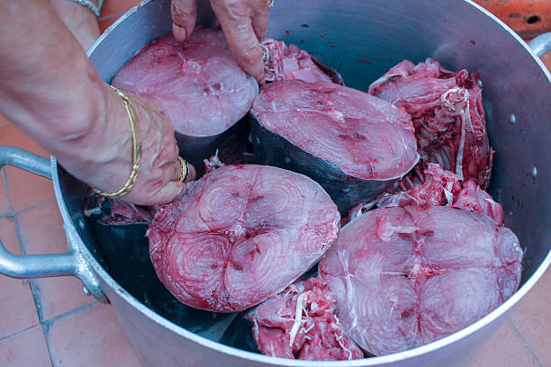 Dos estafas con bonito en Bermeo: detenido un hombre que intentó engañar a la misma empresa