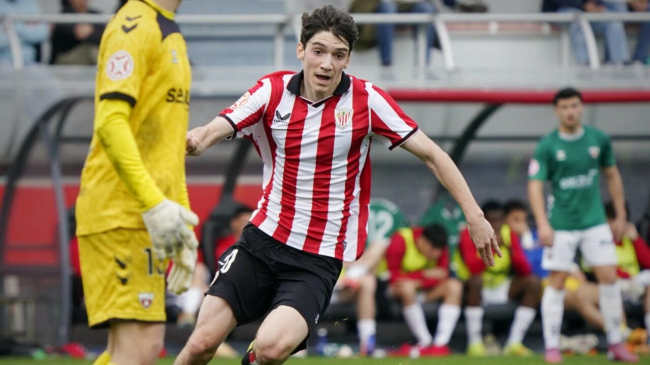 El primer mes de Efe Korkut en el Athletic: «Es un futbolista muy vistoso, eléctrico y dinámico»