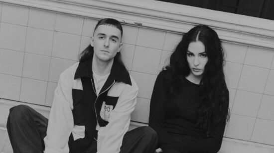 Hofe y Natalia Lacunza incendian la escena con ‘Esto no es amor’