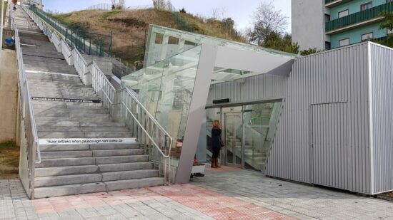 Leioa activa un autobús gratuito entre Txorierri y Lamiako: solución a las quejas vecinales por el ascensor averiado