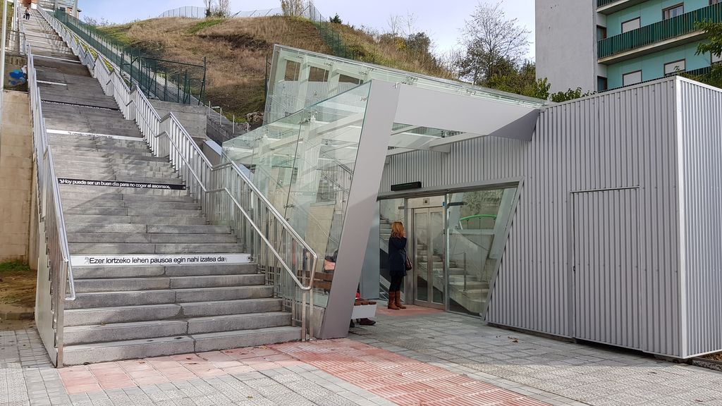 Leioa activa un autobús gratuito entre Txorierri y Lamiako: solución a las quejas vecinales por el ascensor averiado