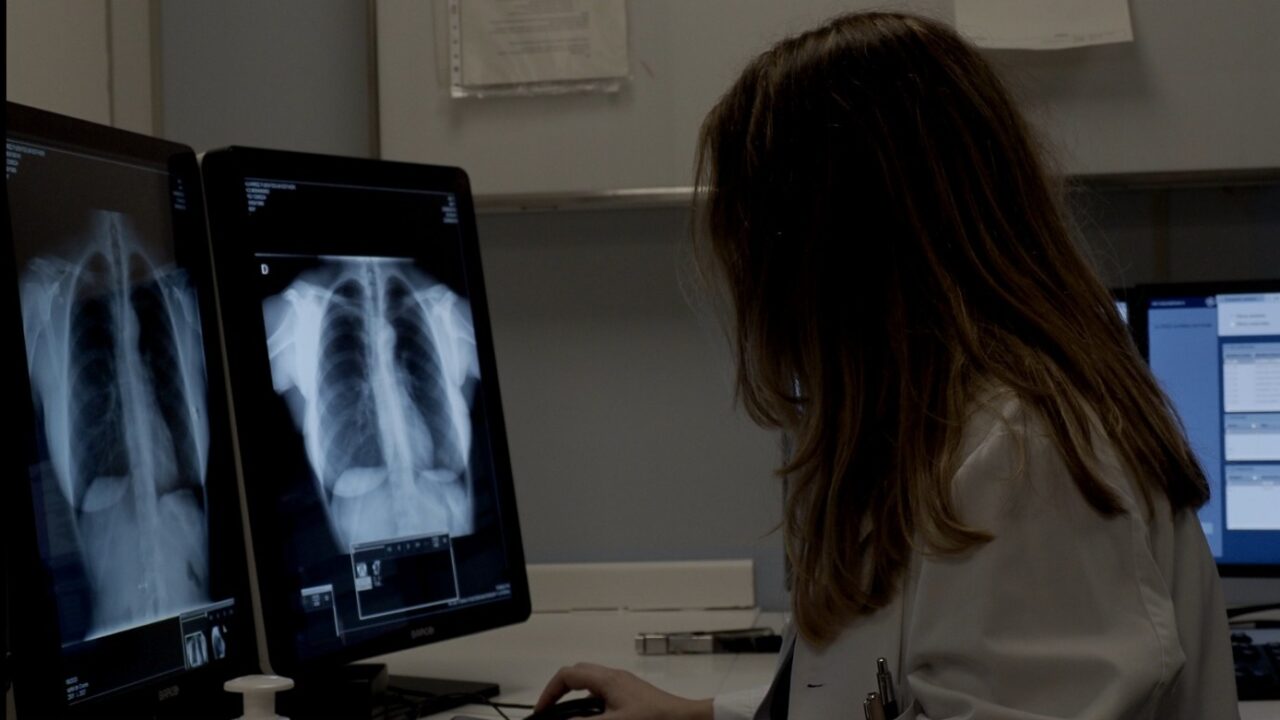 Los pacientes de Osakidetza ya pueden descargar desde casa las imágenes de sus radiografías o resonancias