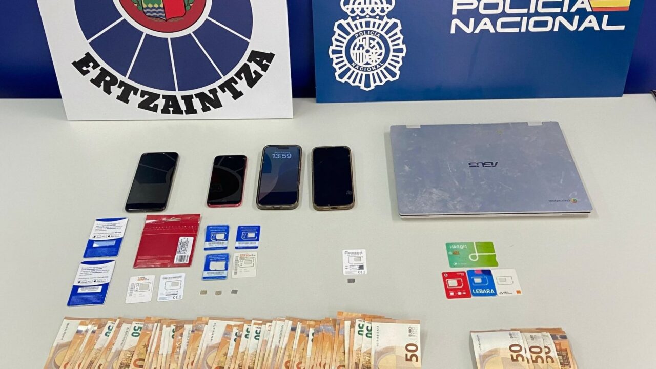La Ertzaintza detiene a una mujer que captaba mulas para la conocida como estafa del hijo en apuros