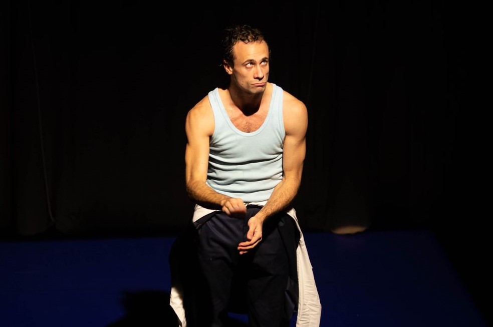 Oriol Pla aterriza en el Teatro Arriaga con Travy, un homenaje a la familia Pla-Solina y la creatividad teatral catalana