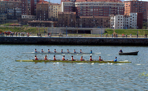 La ría de Bilbao acoge la 44º edición de la Regata Ingenieros-Deusto con tripulaciones mixtas