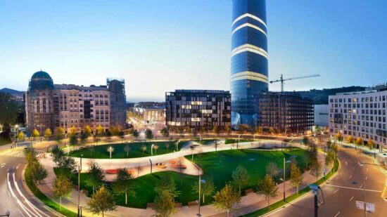 Así ha quedado la nueva Plaza Euskadi de Bilbao tras seis meses de obras