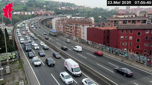 Mañana caótica en Bizkaia: accidentes, retenciones de hasta 7 km y tráfico colapsado tras el puente