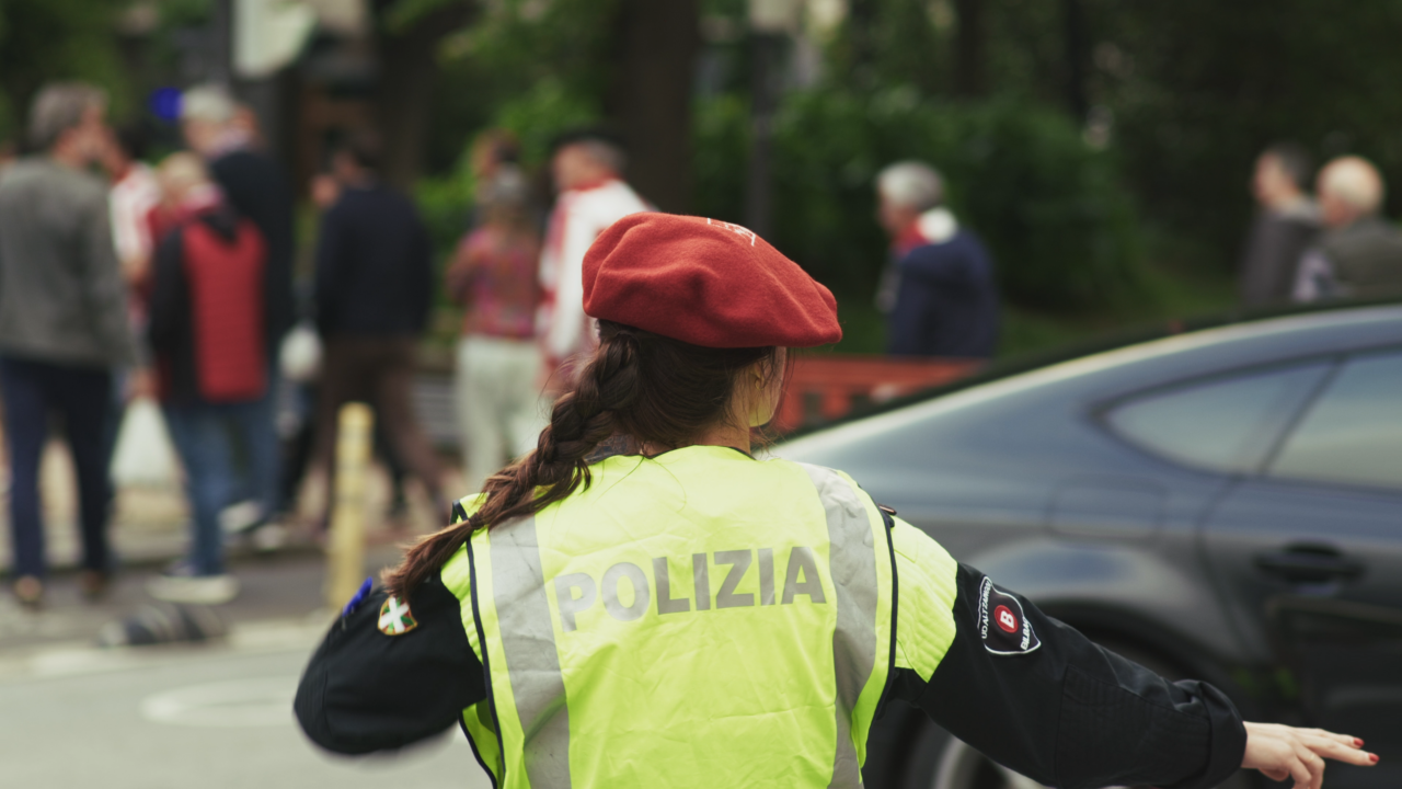 La Policía Municipal de Bilbao comienza una campaña de vigilancia de patinetes y bicis durante esta semana