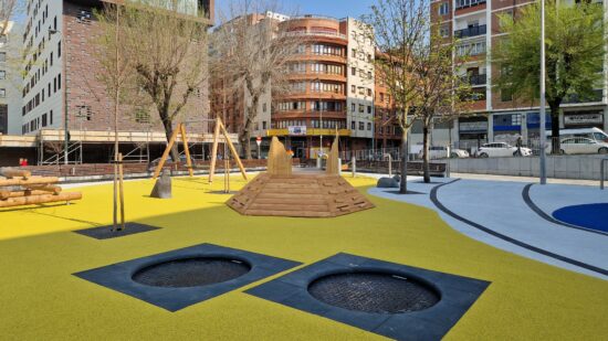 Bilbao renueva el parque infantil de la plaza de Ibarrekolanda tras invertir 379.000 euros