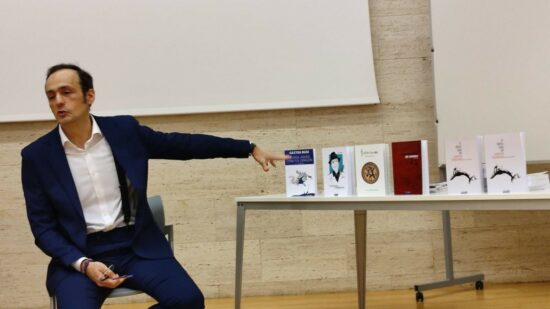 Fundido a Blanca: el nuevo poemario de Gaztea Ruiz Martínez dedicado al amor