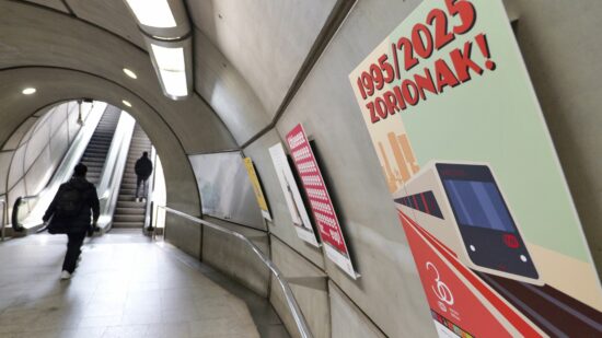 Metro Bilbao celebra su 30º aniversario con una exposición de carteles históricos en Abando