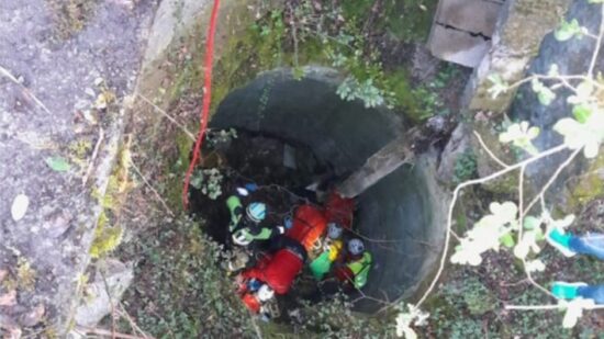 Rescatan a un menor tras caerse a un agujero de 13 metros de altura en Lemoa