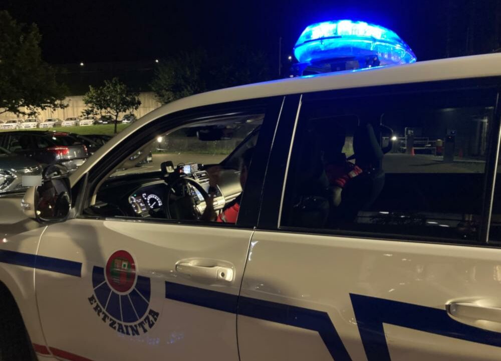 Un joven en estado crítico tras ser apuñalado por su novia en Getxo