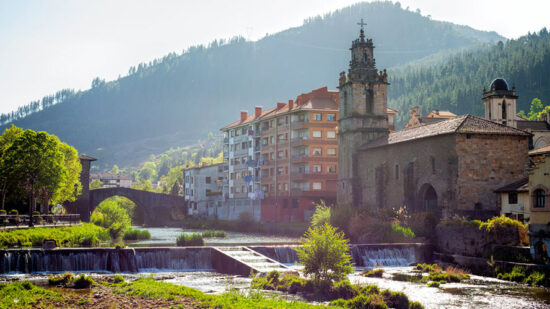 El pueblo medieval a 30 minutos de Bilbao que se convierte en el destino estrella de Semana Santa