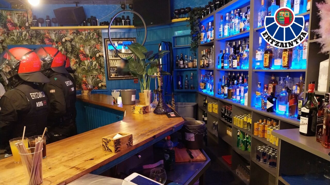 Seis expedientados por drogas y armas en un operativo policial en bares de Portugalete