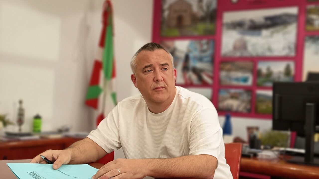 El alcalde de Abanto-Zierbena, Iñaki Urrutia, atendió a 115 personas el último año