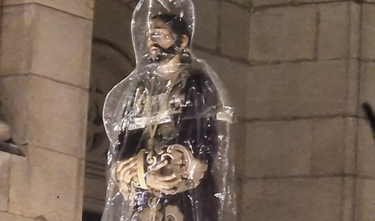 El Nazareno desafía a la lluvia de Bilbao