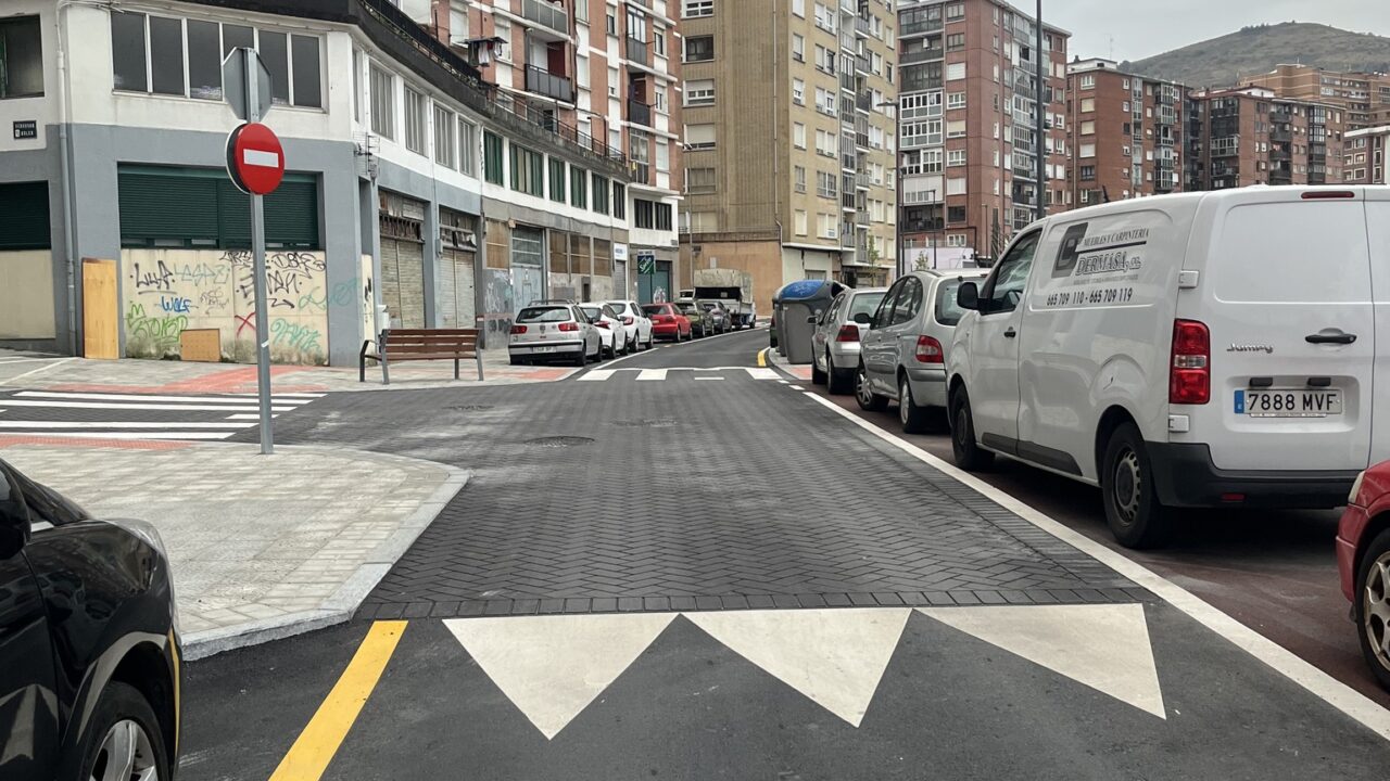 Basauri transforma la calle Zumalakarregi: más accesible, más moderna y con nuevo bidegorri